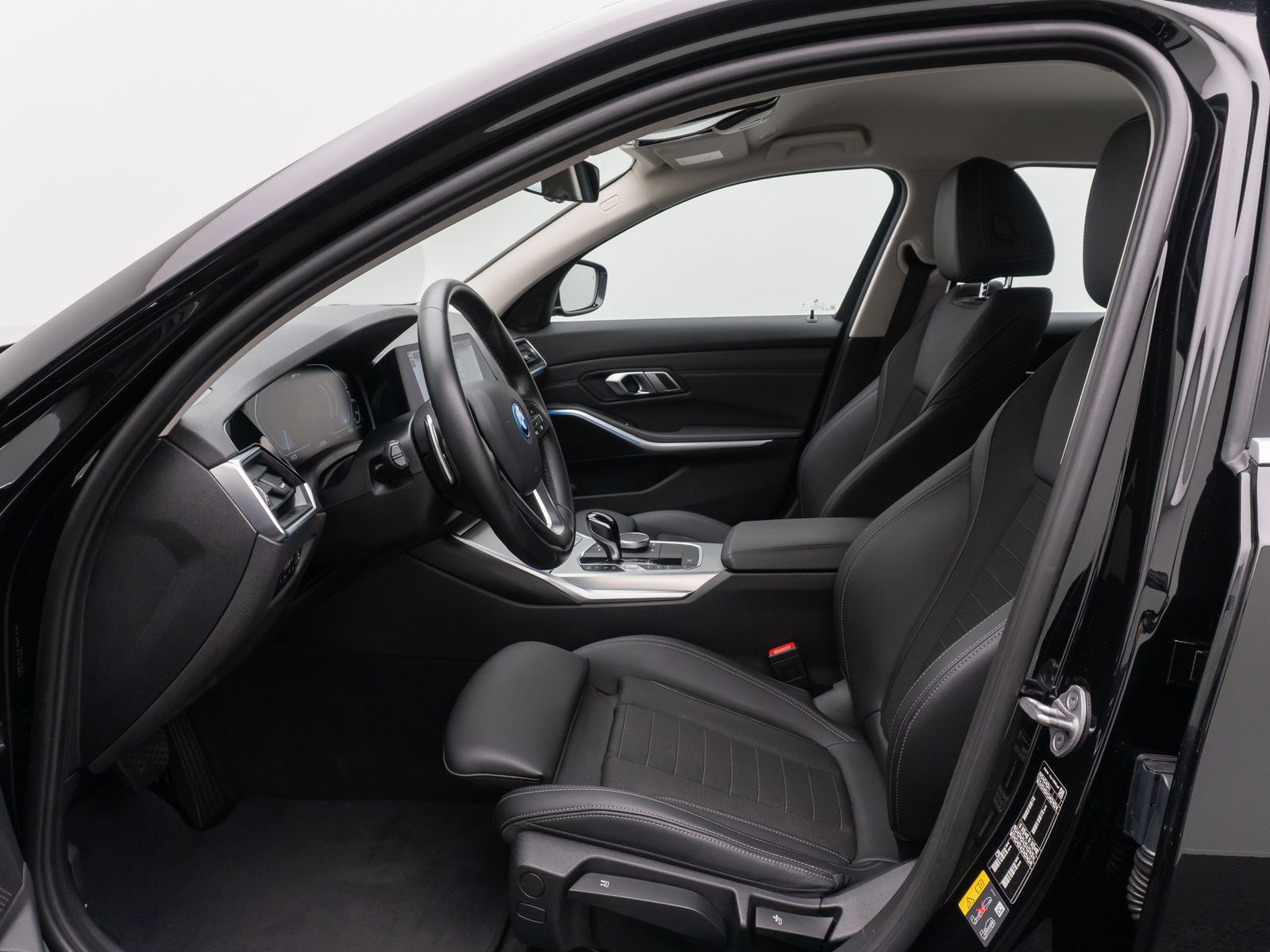 BMW 330e Sport Line - Samsaru's Car Outlet