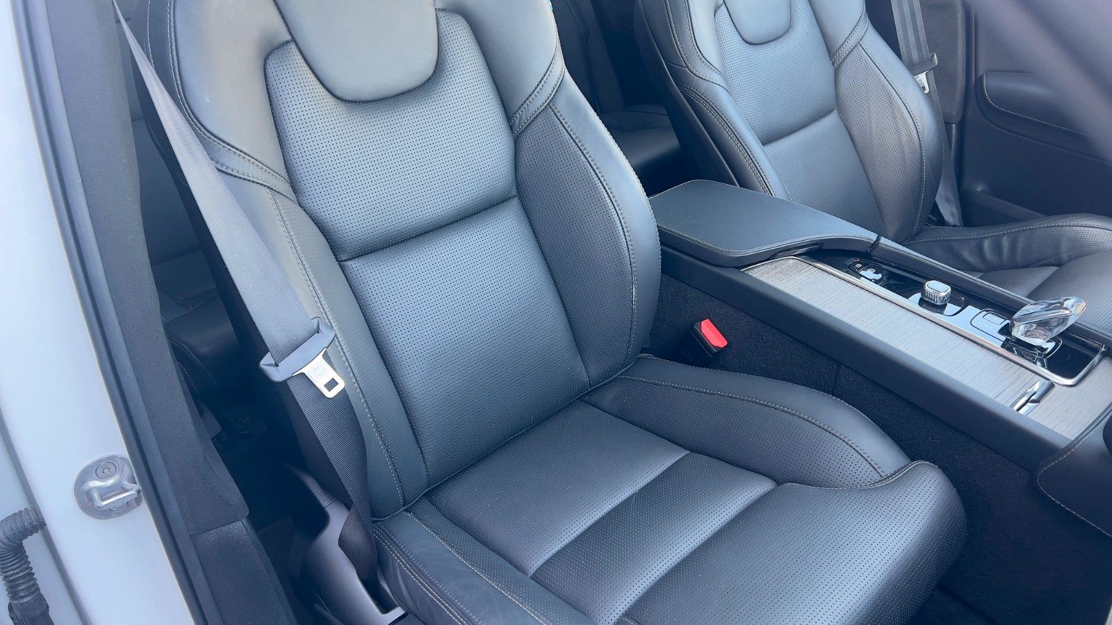 Volvo XC90 B5 D AWD Ultimate Dark*B&W*HUD*LUFT*AHK*ACC