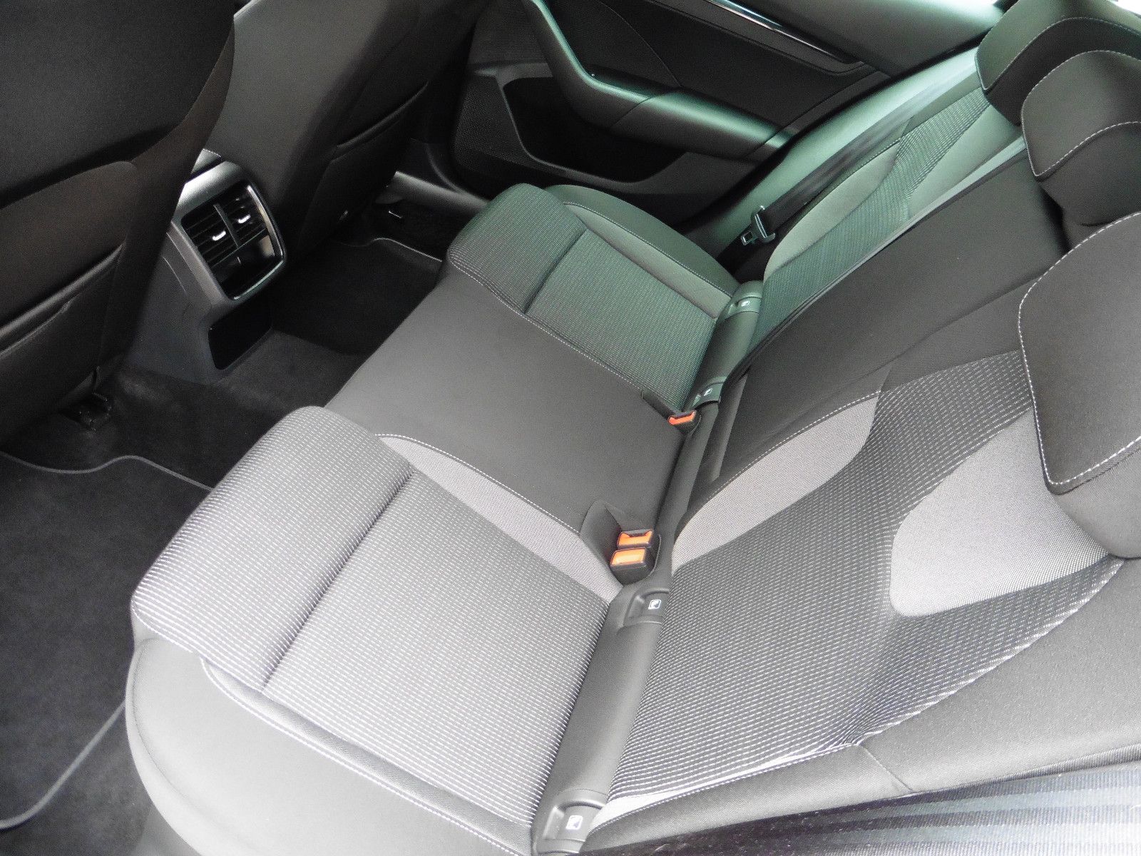 Skoda Octavia 1.0 Ambition - Samsaru's Car Outlet