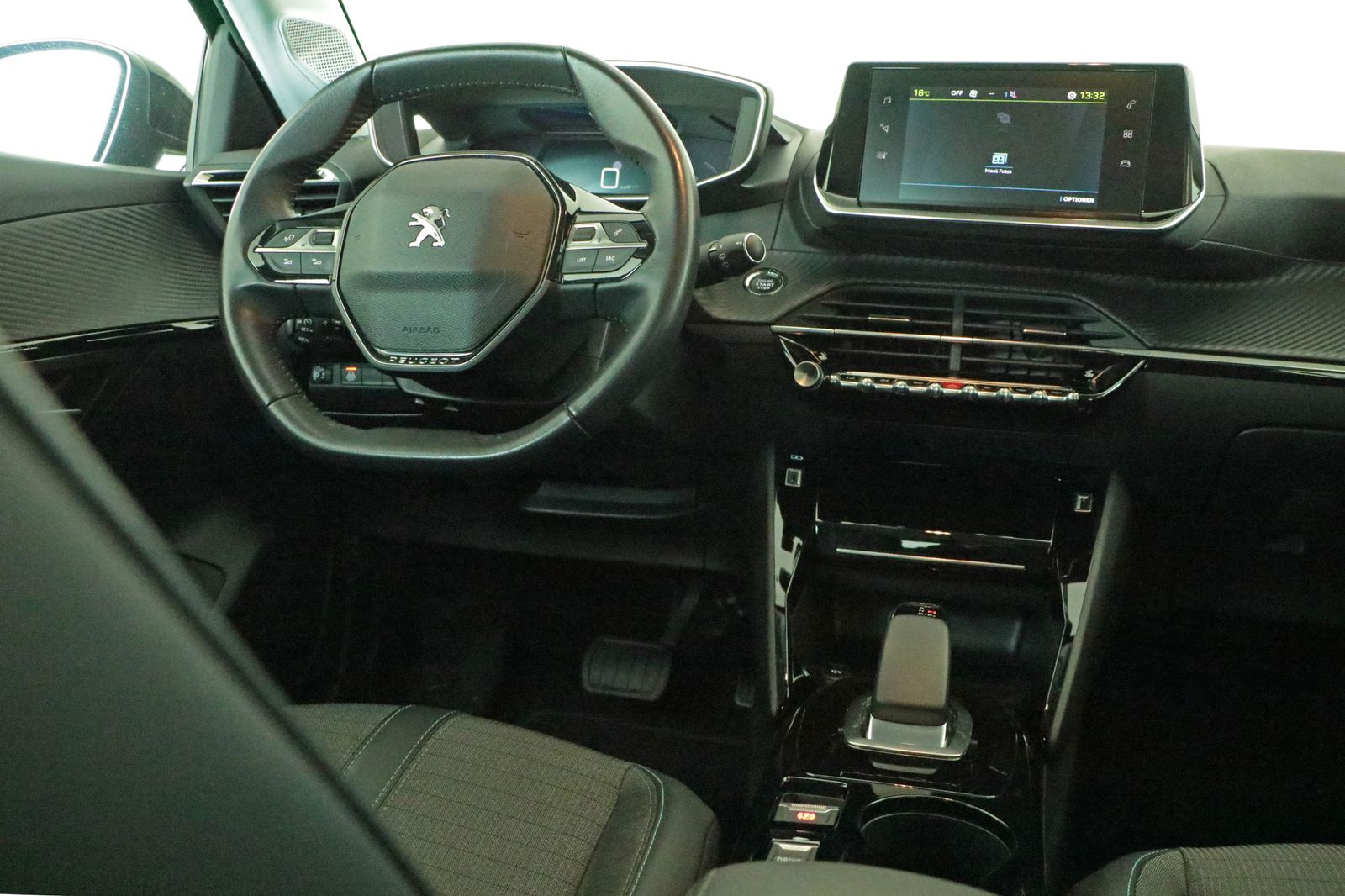 Peugeot E-208 e-Allure - Samsaru's Car Outlet