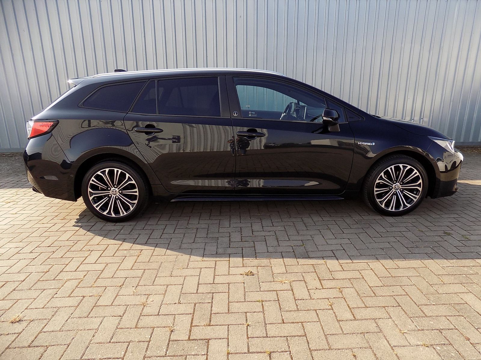 Toyota Corolla Touring Sports 2.0 l Hybrid Team D - Samsaru's Car Outlet