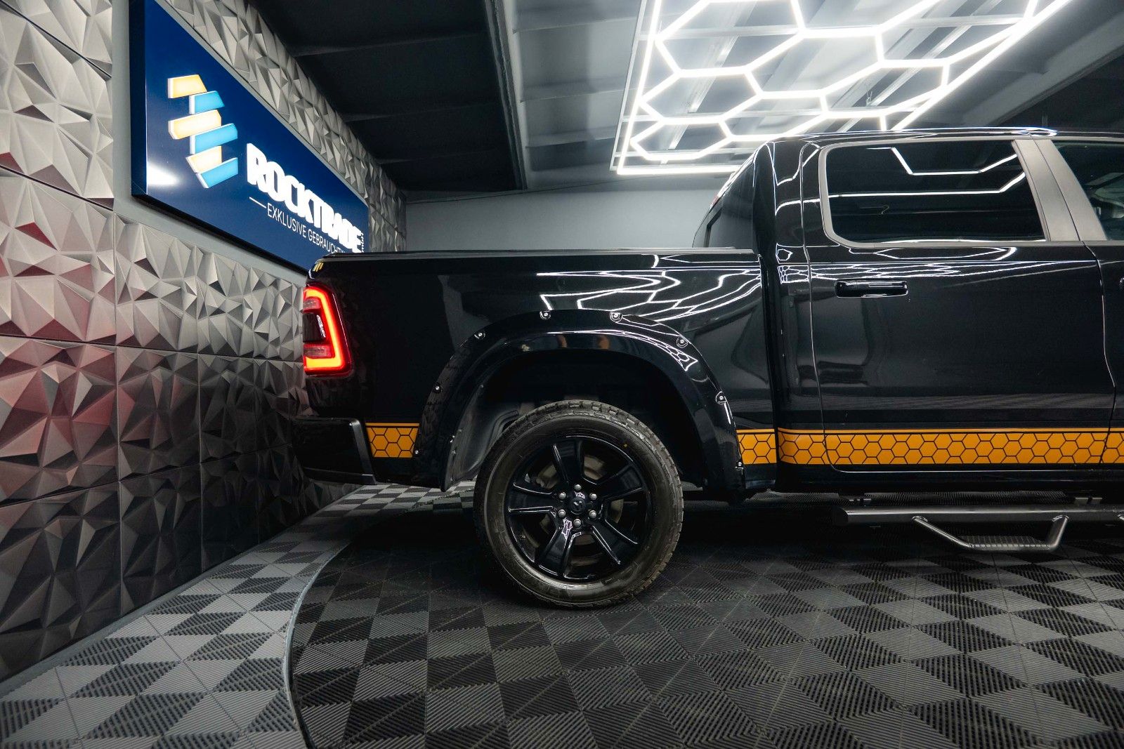 Dodge RAM 5.7 V8 HEMI 4x4 OFFROAD Night Limited 19%