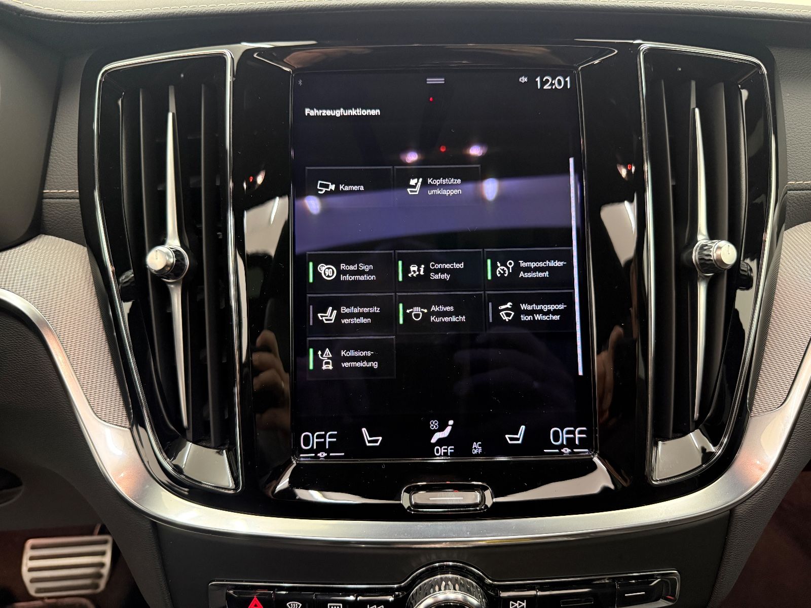 Volvo V60 Kombi Plus Dark Recharge Plug-In Hybrid AWD