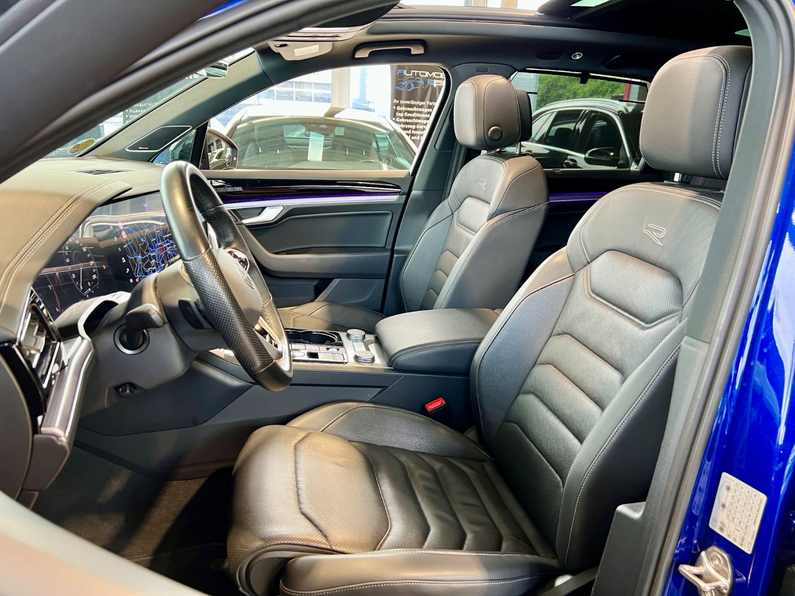 Volkswagen Touareg R-Line 4Motion - Samsaru's Car Outlet