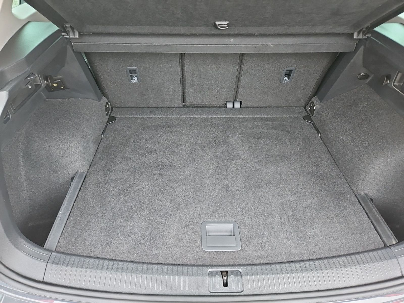 Volkswagen Tiguan 2.0 TDI Elegance 4Motion/NAVI/AHK/Matrix
