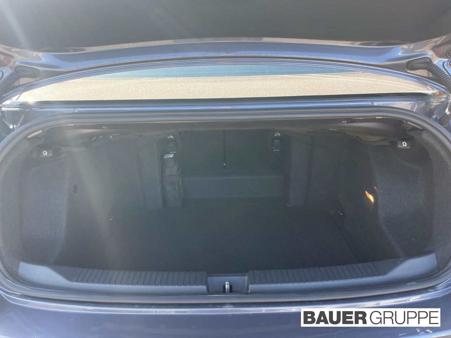Volkswagen T-Roc R-Line 1.5 TSI - Samsaru's Car Outlet