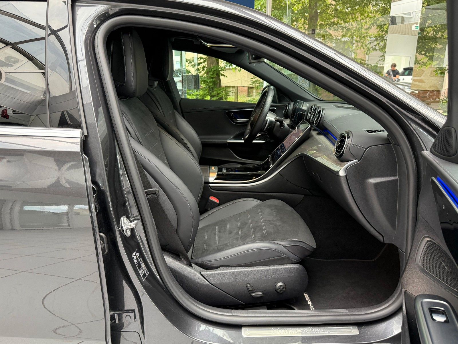 Mercedes-Benz C 300 e AMG - Samsaru's Car Outlet