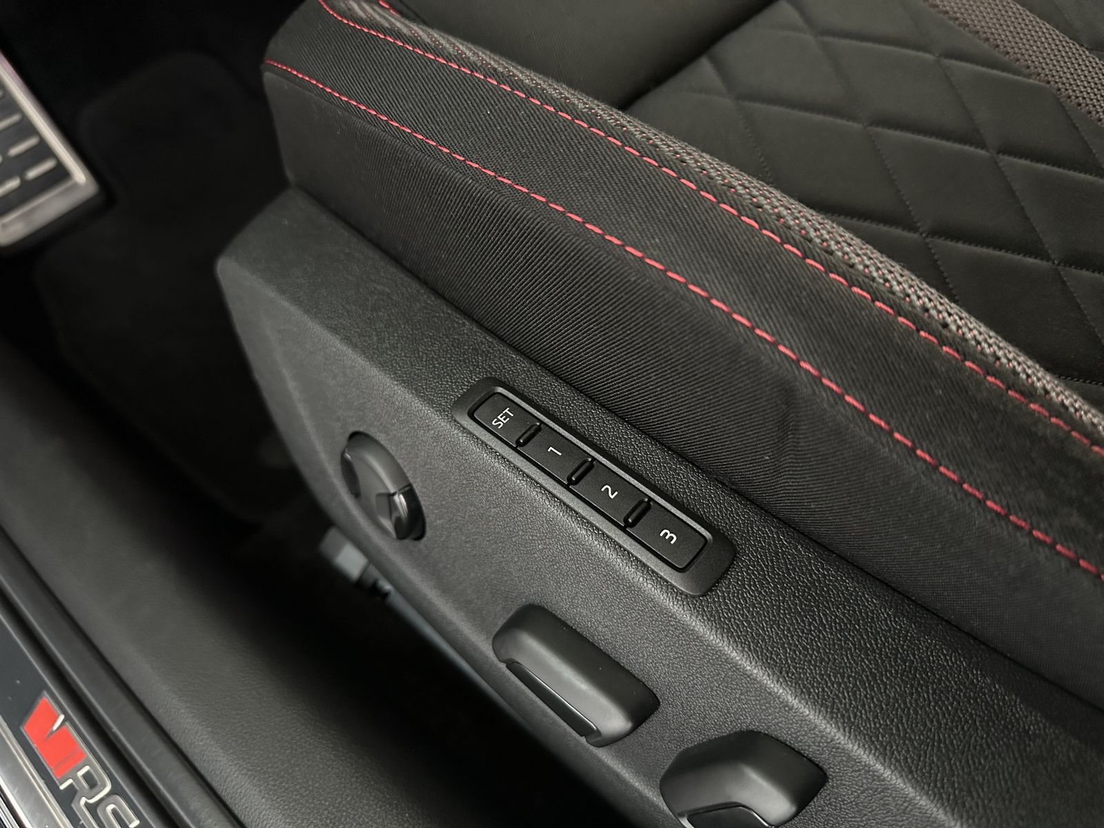 Skoda Octavia Combi RS 4x4 - Samsaru's Car Outlet