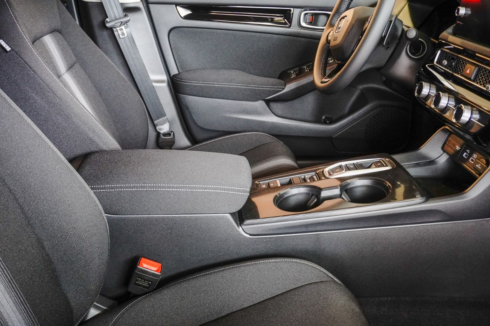 Honda Civic e:HEV 2.0 i-Hybrid e-CVT ELEGANCE Ganzjahr