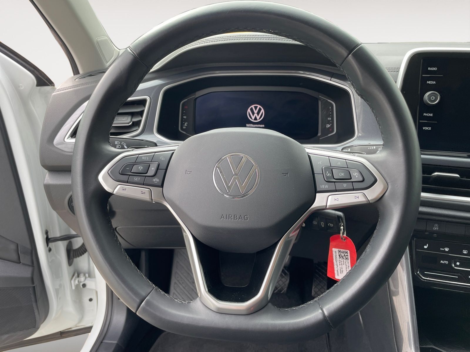 Volkswagen T-Roc 1.5 TSI DSG Facelift Style - Samsaru's Car Outlet
