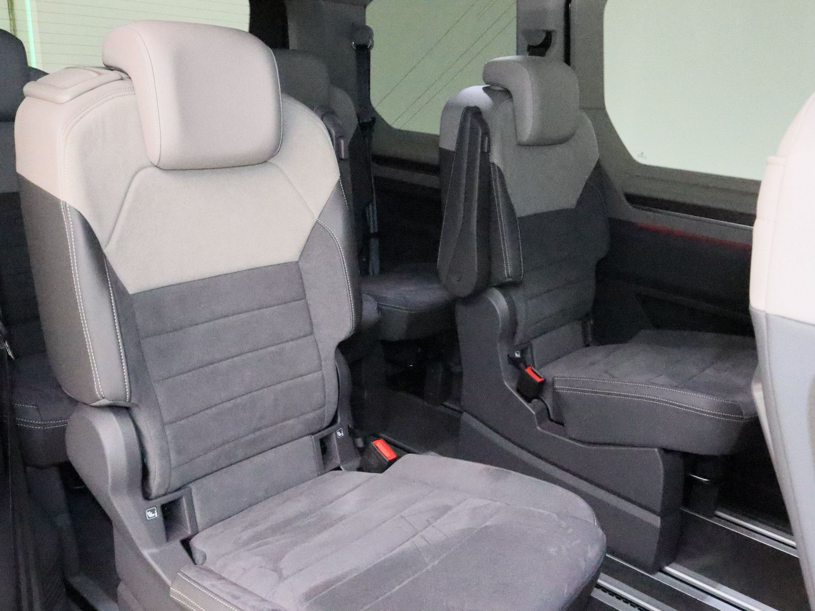 Volkswagen T7 Multivan 2.0 TDI Style - Samsaru's Car Outlet