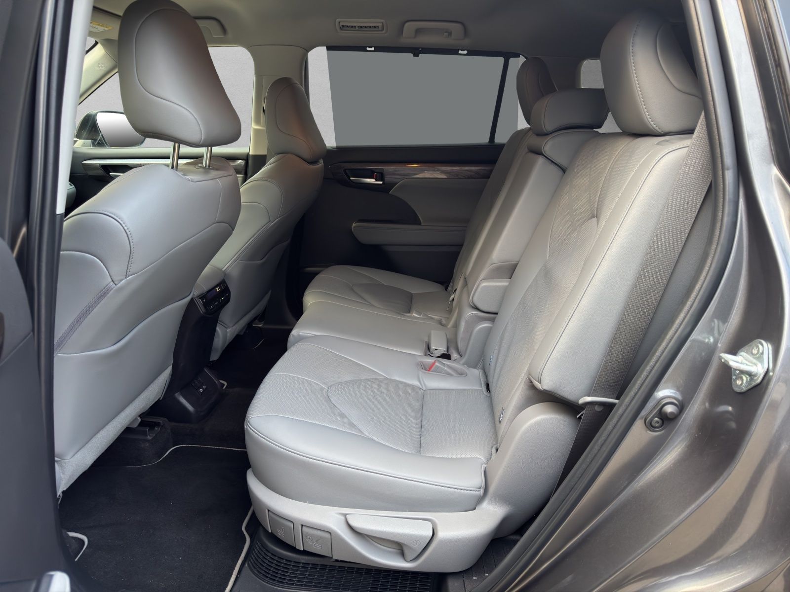 Toyota Highlander Hybrid Luxury 7 SITZER+LEDER+HuD+JBL