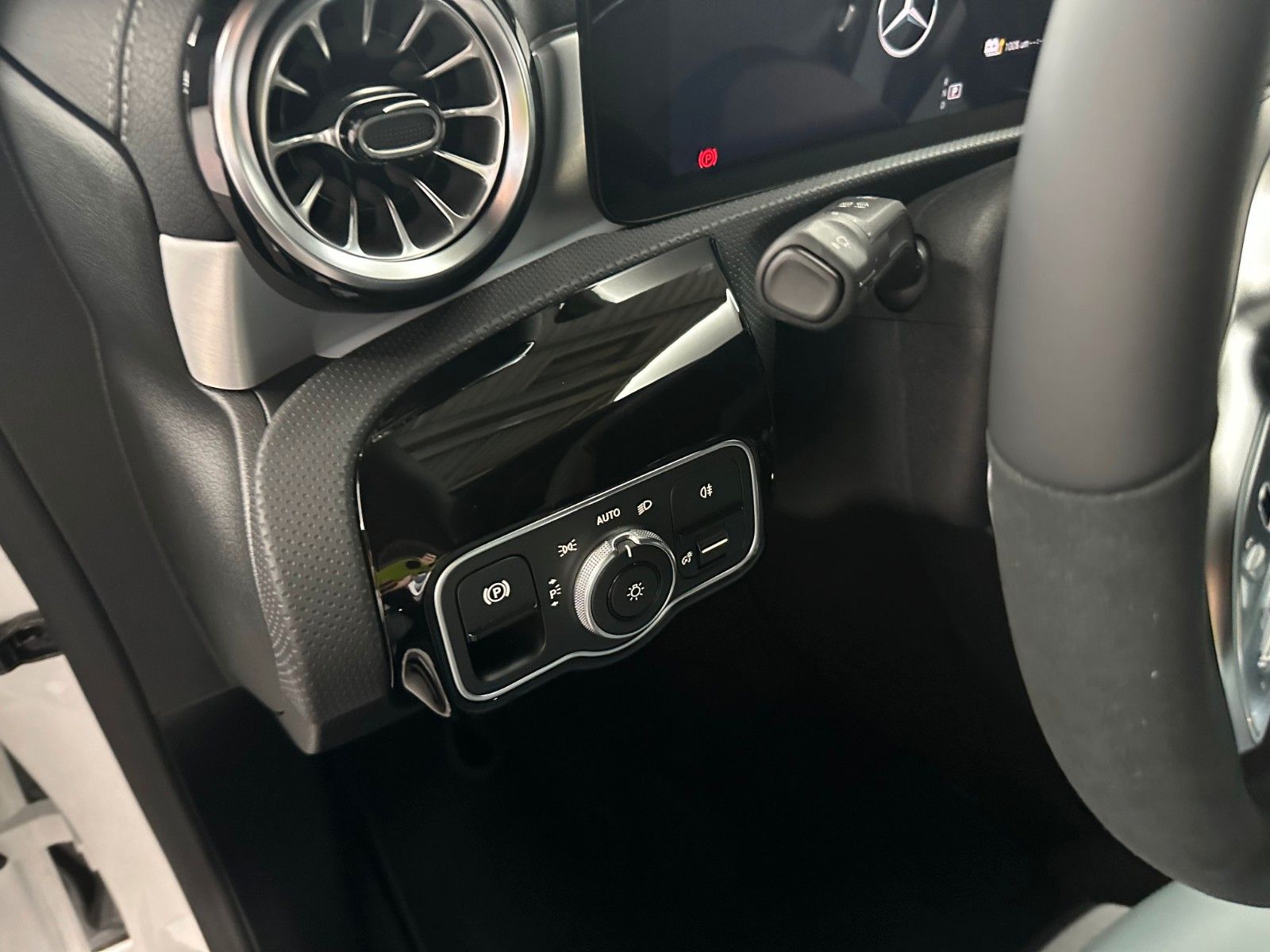 Mercedes-Benz CLA 250 e Coupé AMG Line - Samsaru's Car Outlet
