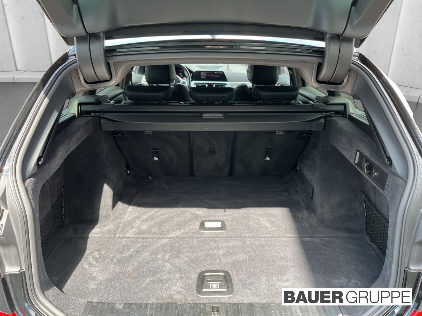 BMW 320 d xDrive M Sport Touring - Samsaru's Car Outlet