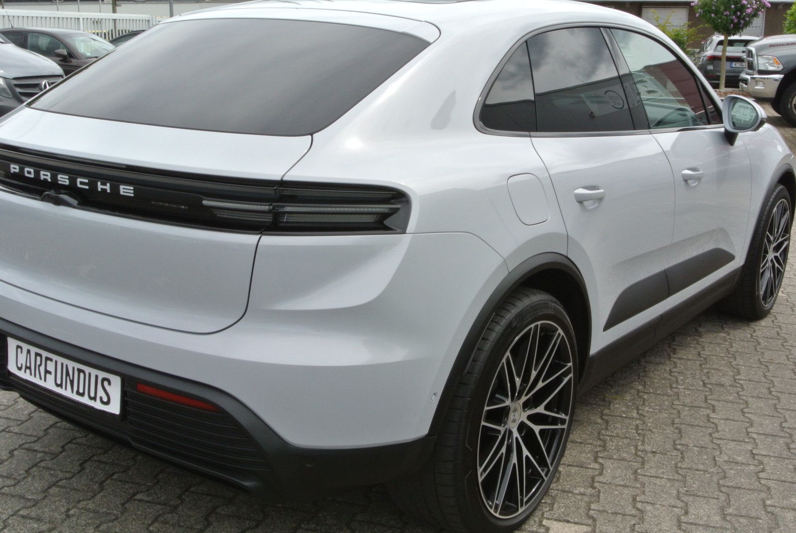 Porsche Macan E - Samsaru's Car Outlet