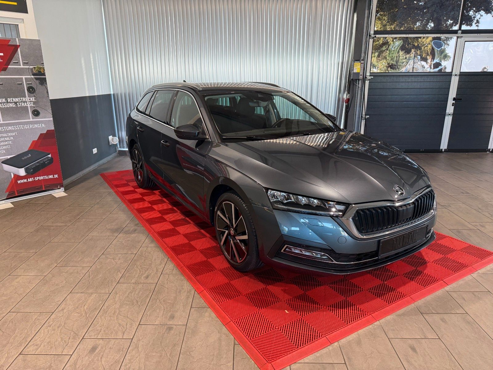 Skoda Octavia Combi First Edition iV - Samsaru's Car Outlet