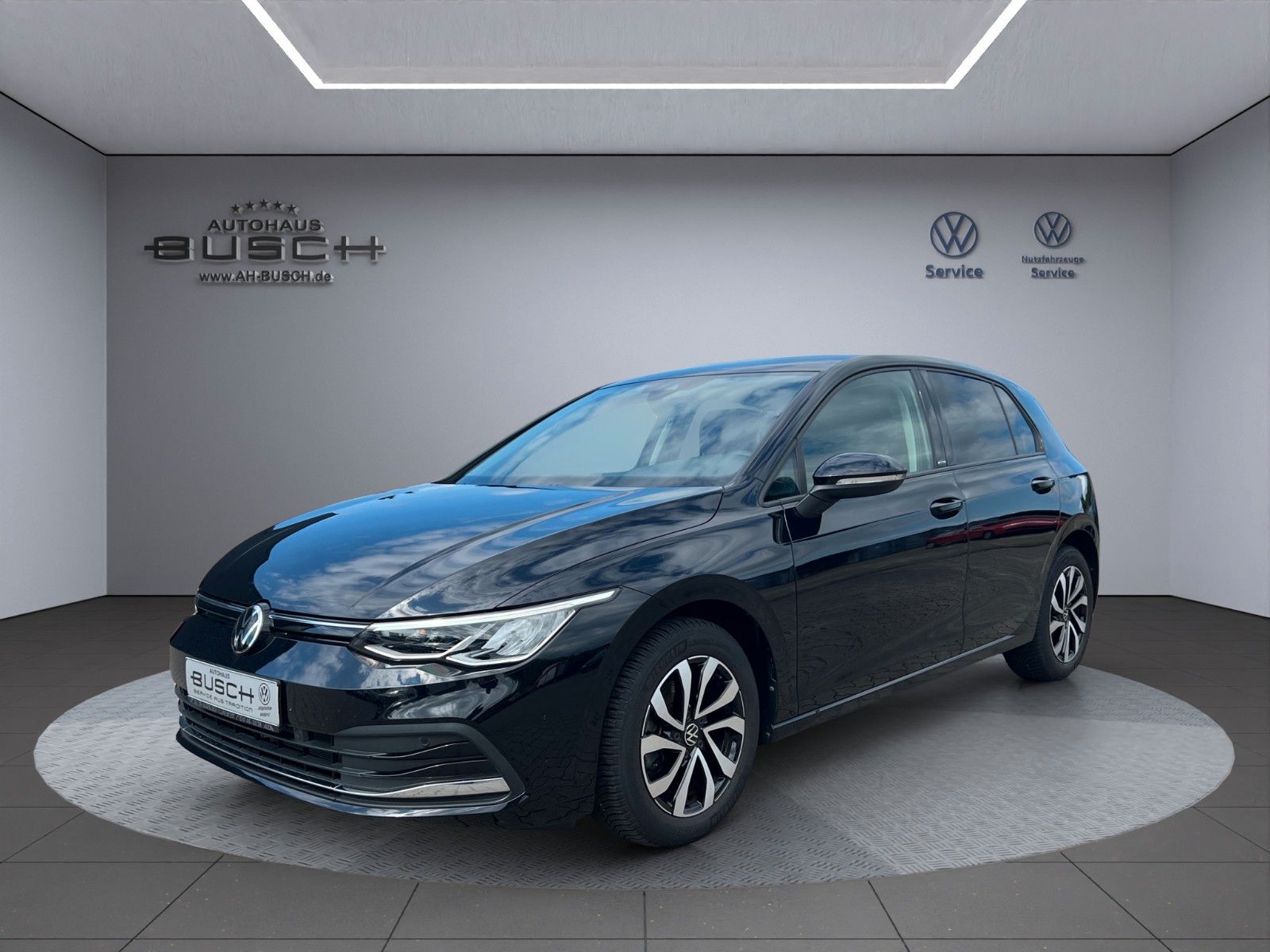 Volkswagen Golf VIII Active 1.5 TSI - Samsaru's Car Outlet