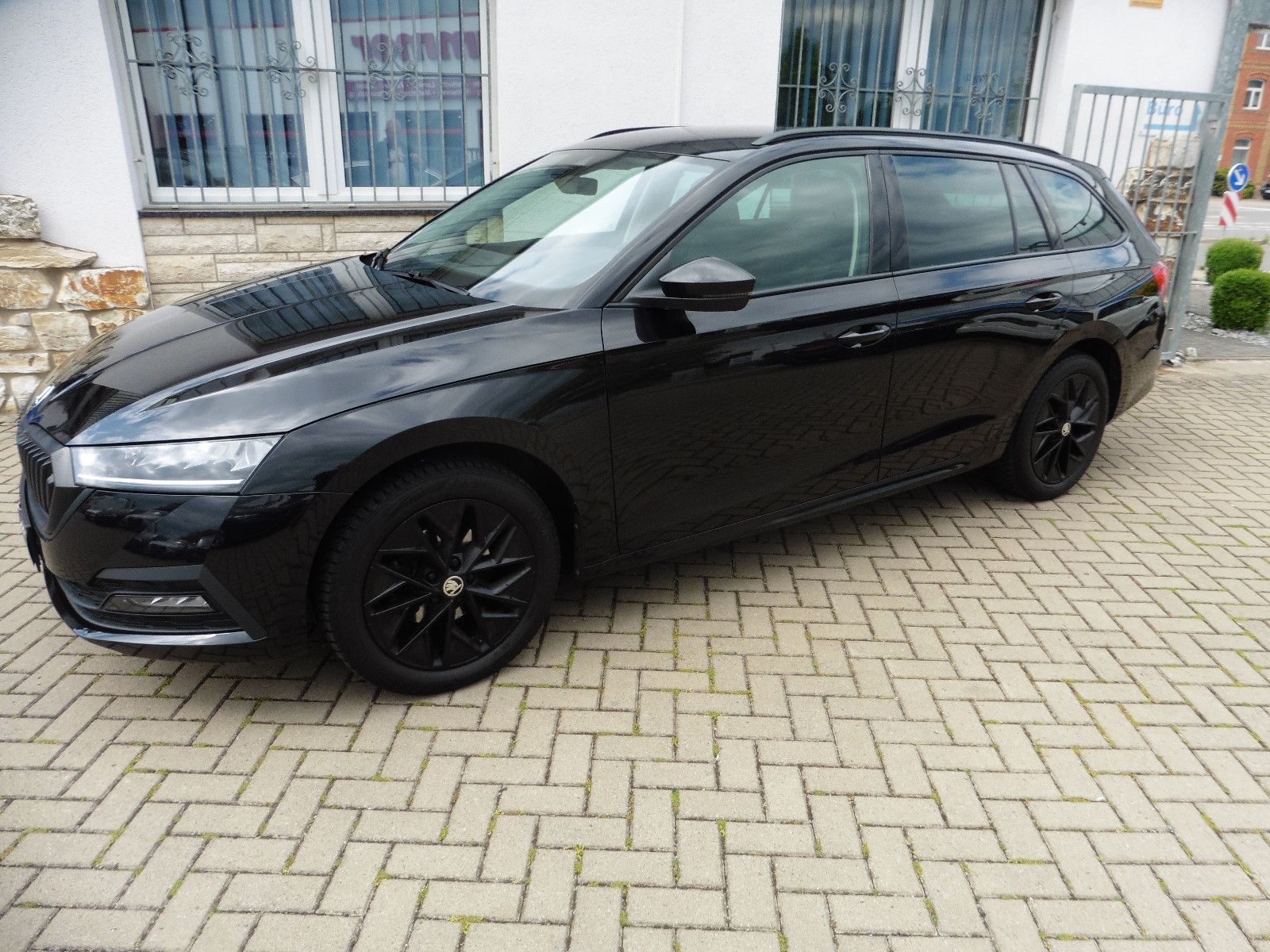 Skoda Octavia 1.0 Ambition - Samsaru's Car Outlet