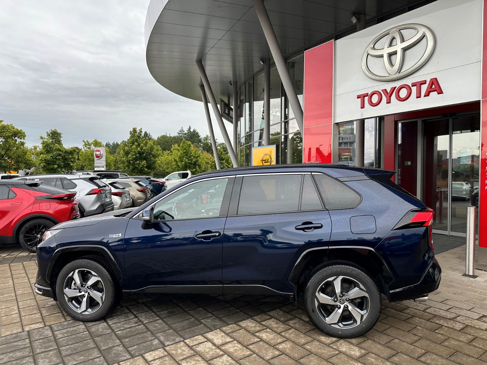 Toyota RAV 4 Plug-in Hybrid 4x4 - Samsaru's Car Outlet