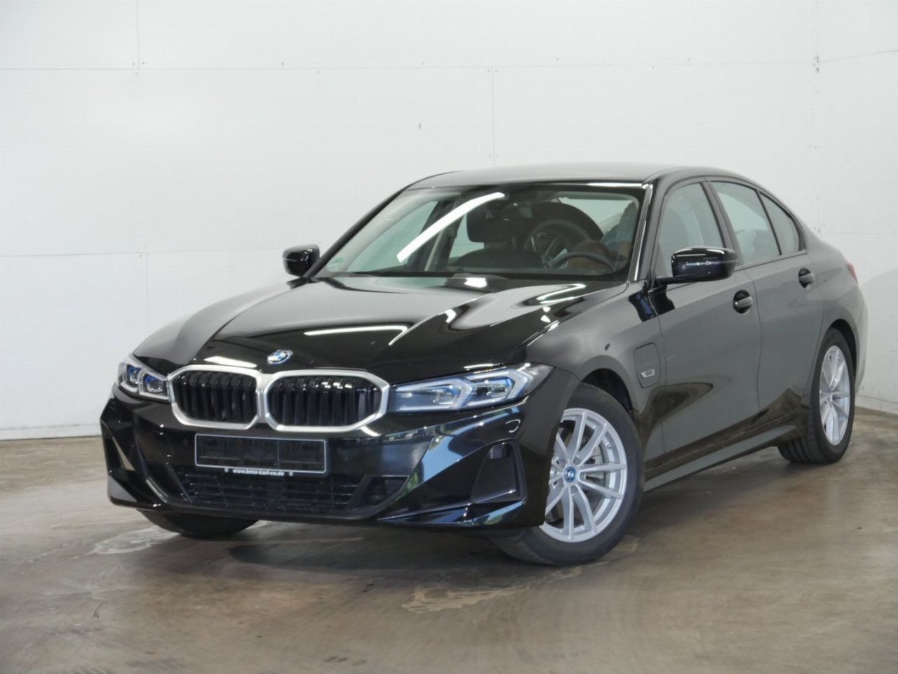 BMW 330e Lim - Samsaru's Car Outlet