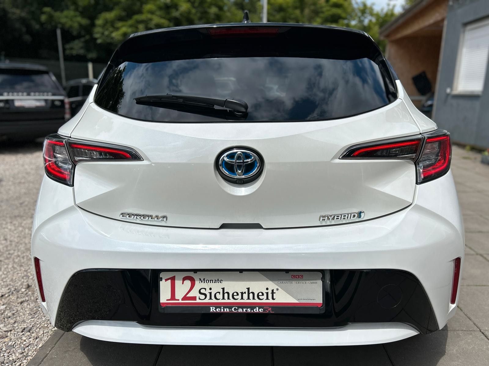 Toyota Corolla 1.8 Hybrid - Samsaru's Car Outlet