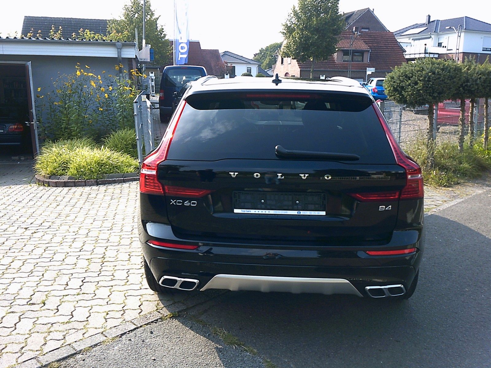 Volvo XC60 Momentum Pro 2WD - Samsaru's Car Outlet