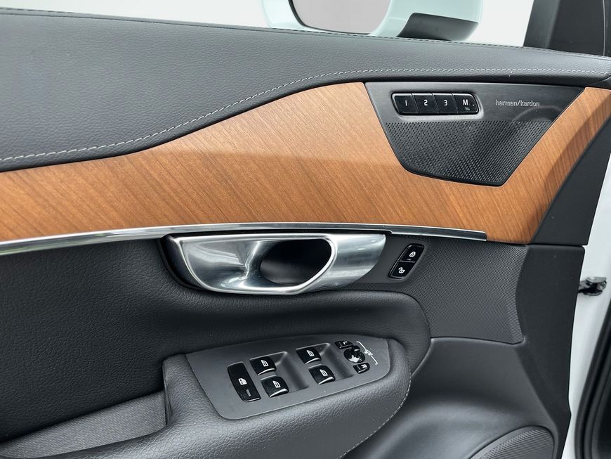 Volvo XC90 T8 AWD Recharge - Samsaru's Car Outlet
