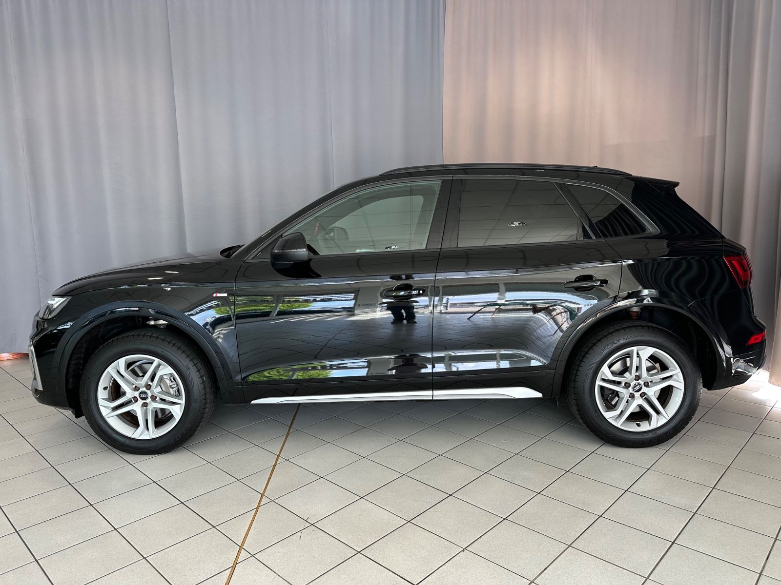 Audi Q5 40 TDI quattro S line - Samsaru's Car Outlet