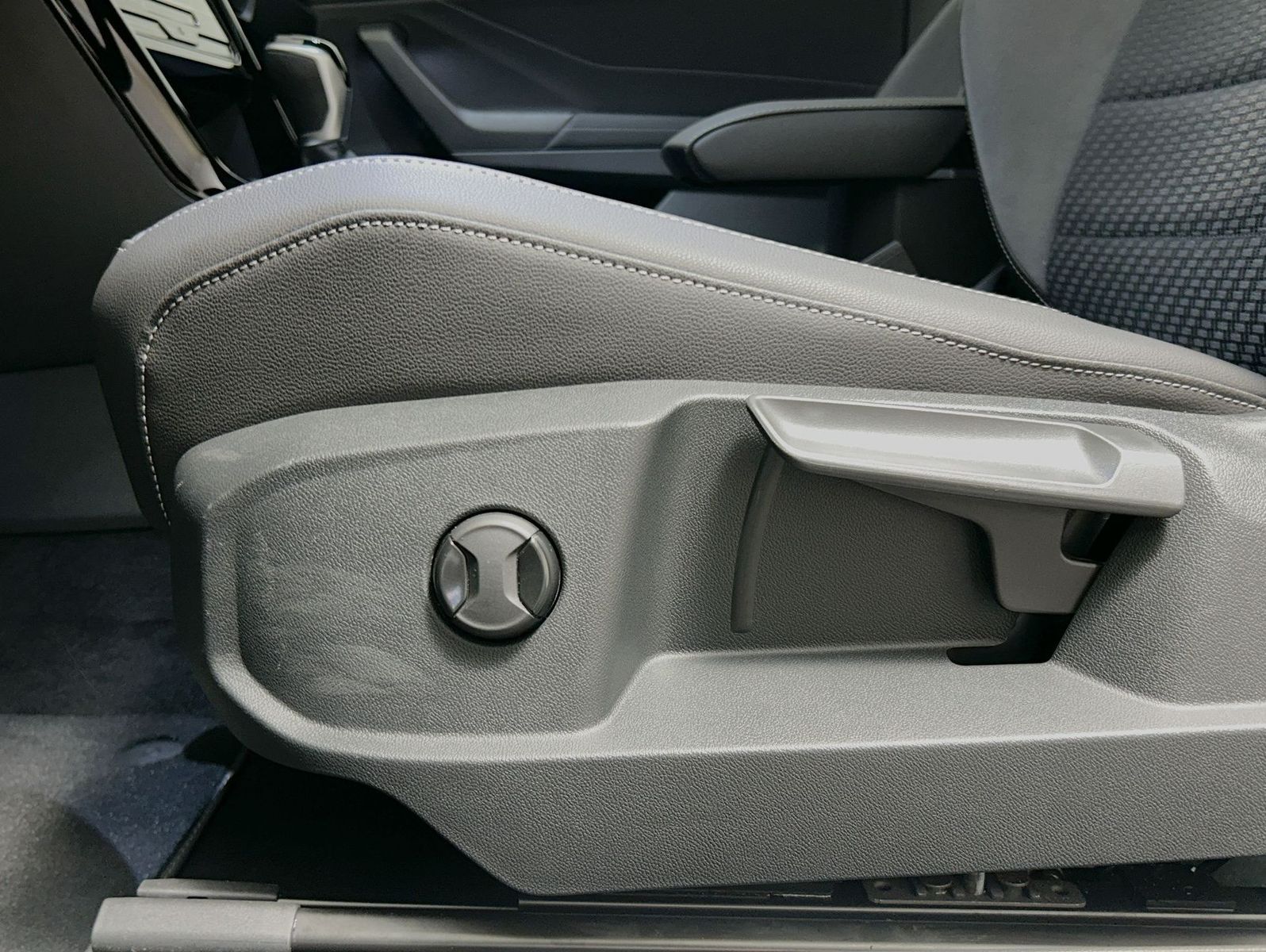 Volkswagen T-Roc 1.5 TSI - Samsaru's Car Outlet