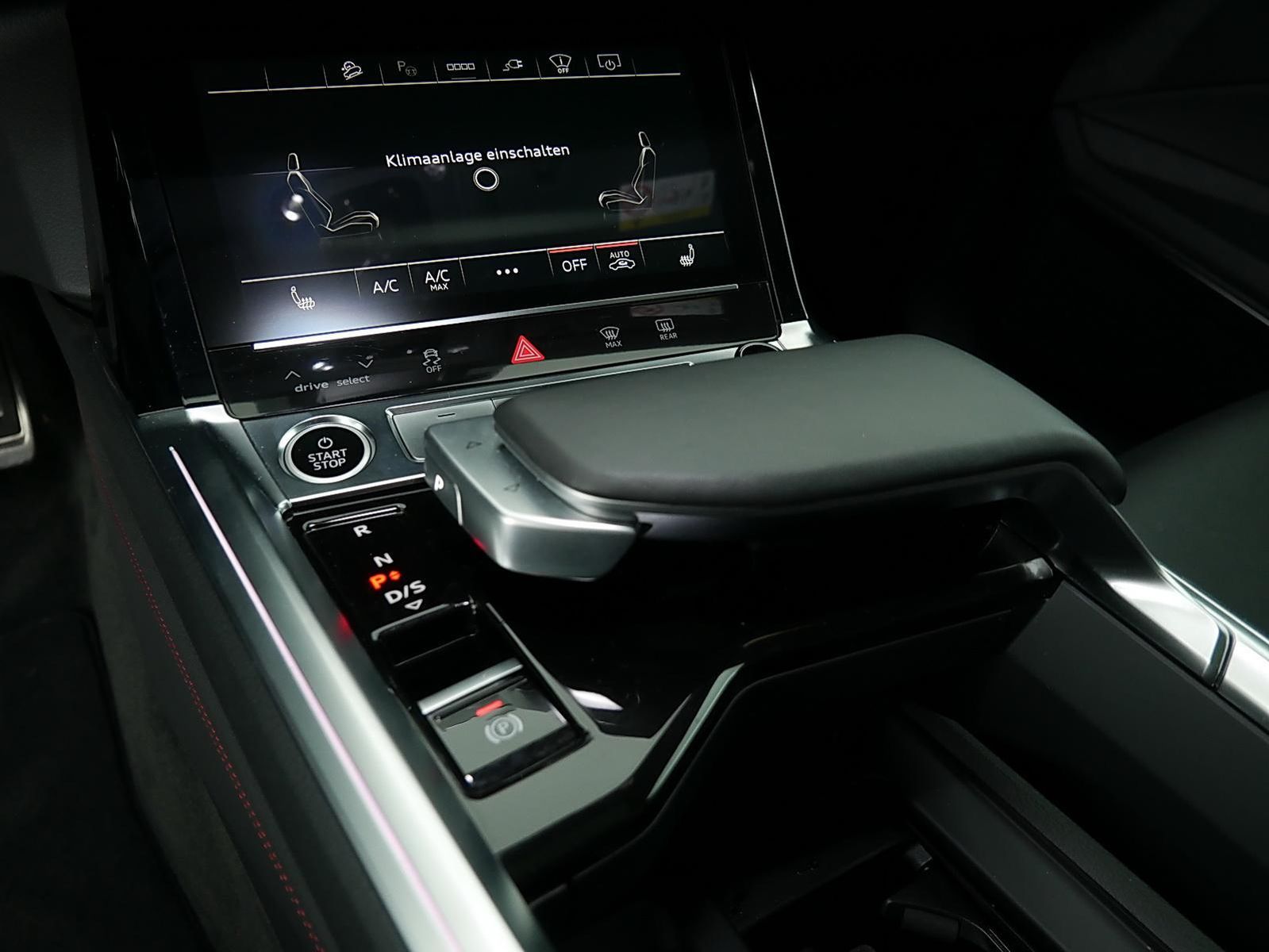 Audi Q8 Sportback S line 55 e-tron quattro - Samsaru's Car Outlet