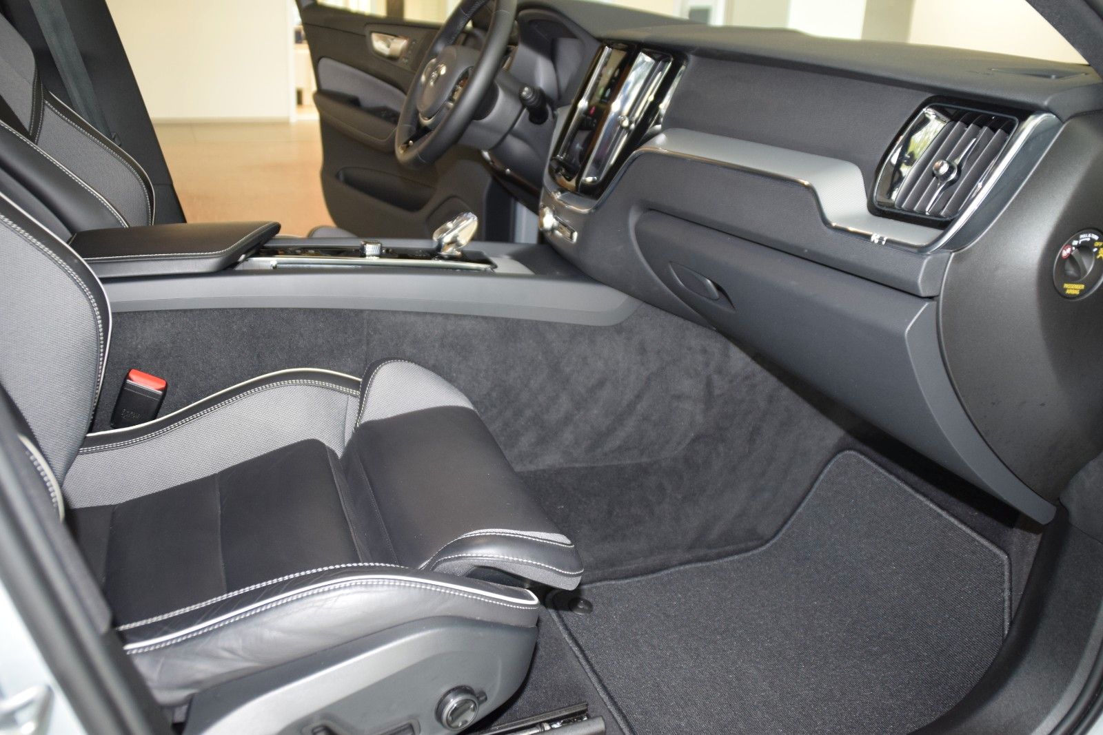 Volvo XC60 B4 D Plus Dark/Standh./21"-Alu/Harman Kardo