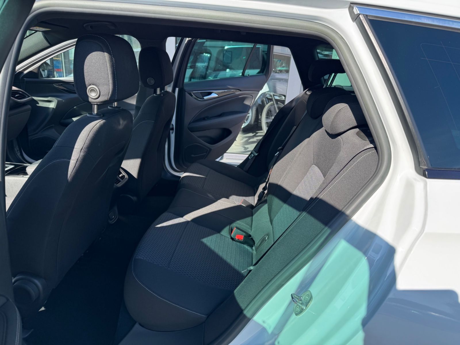 Opel Insignia B Sports Tourer Business - Samsaru's Car Outlet