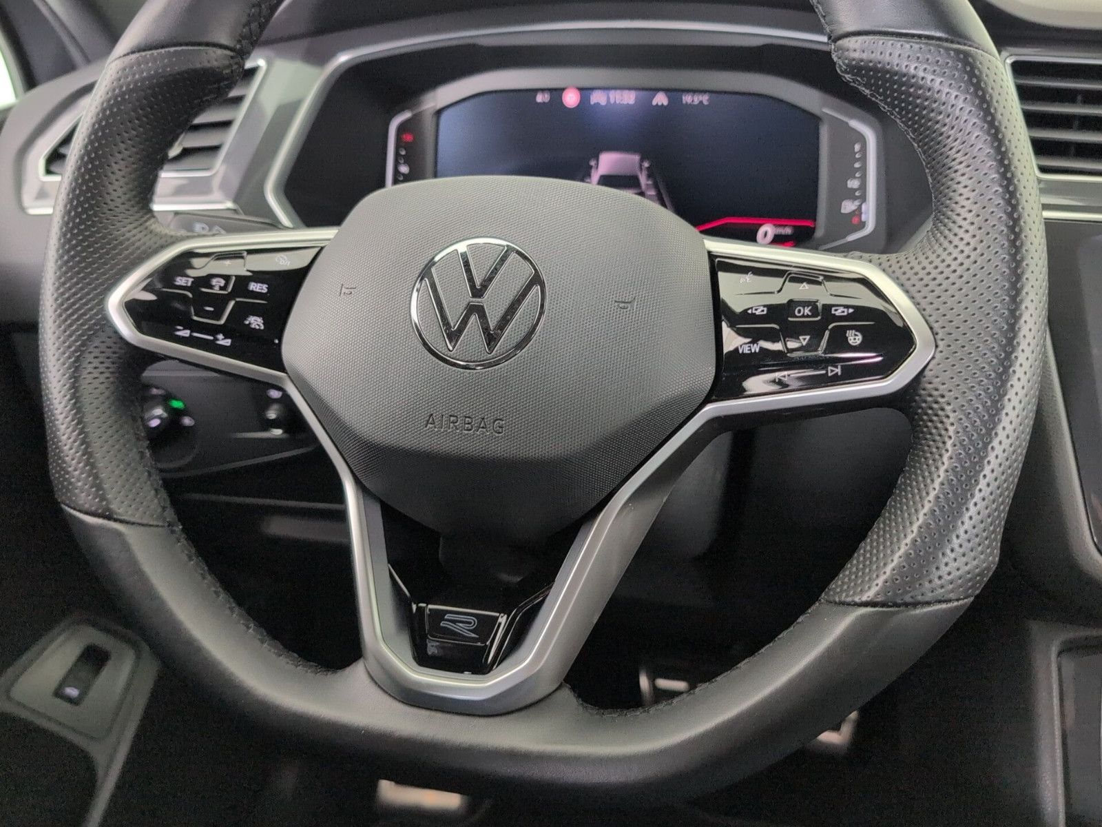 Volkswagen Tiguan Allspace R-LINE AHK-schw LEDER 20" 360°