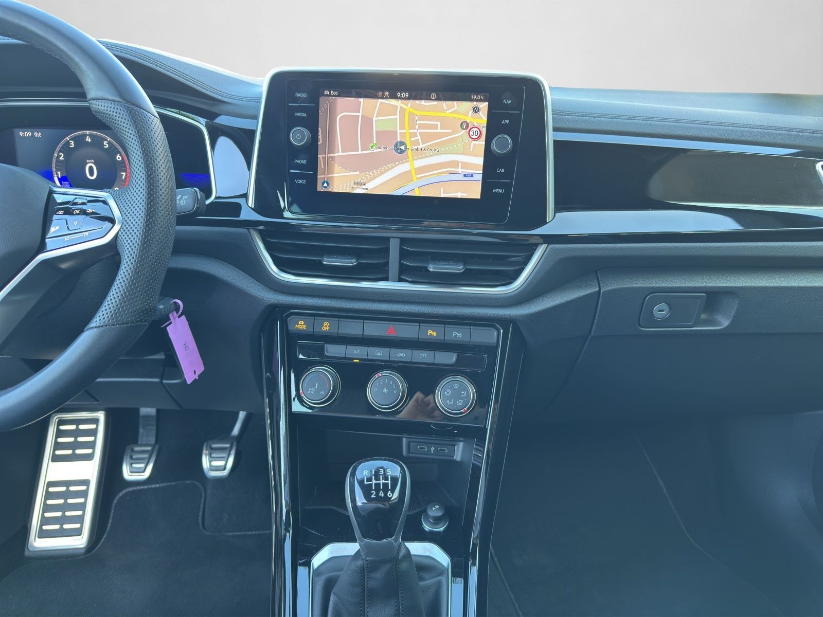 Volkswagen T-Roc R-Line 1.5 TSI PLUS - Samsaru's Car Outlet
