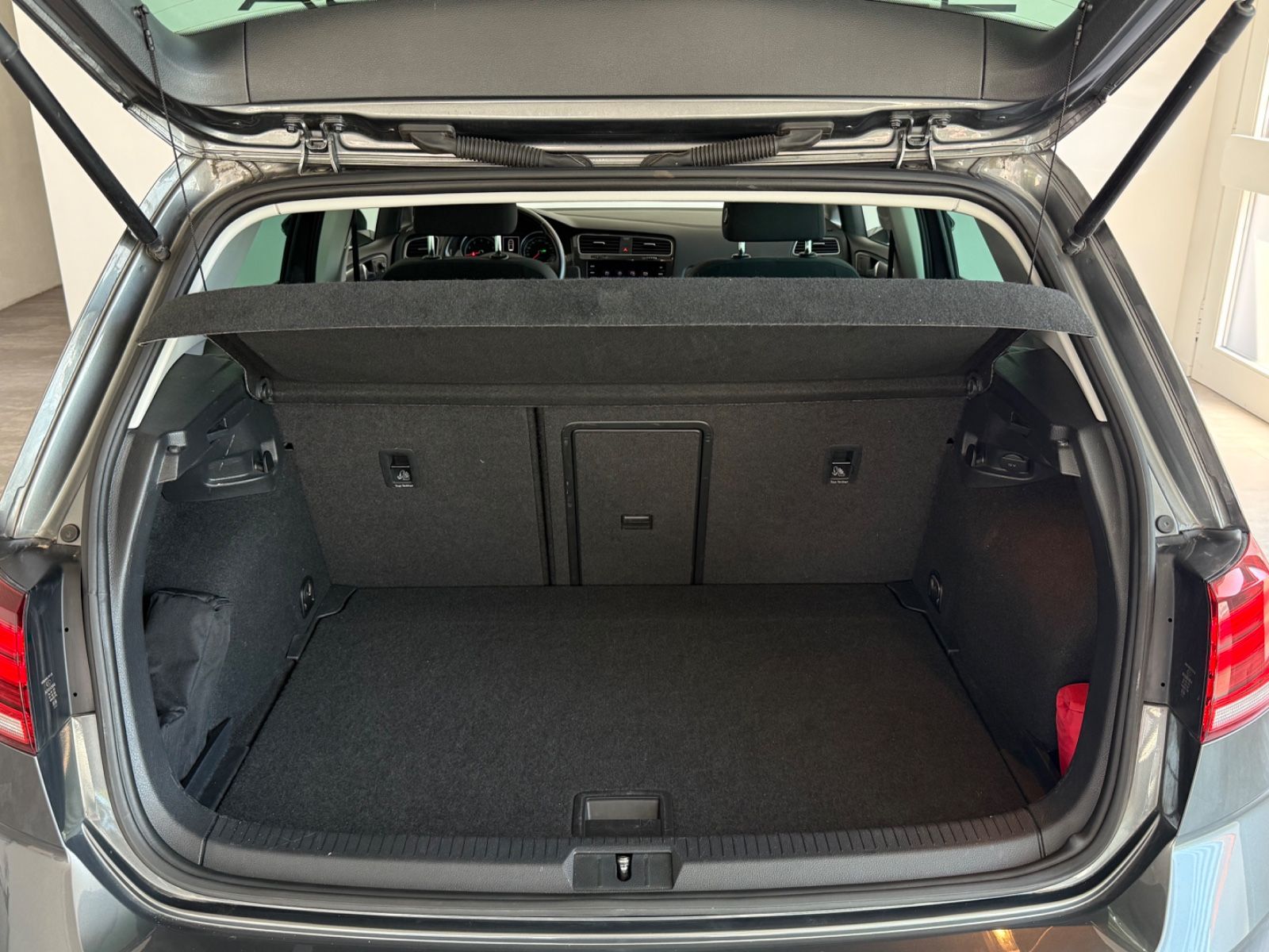 Volkswagen Golf VII Comfortline - Samsaru's Car Outlet
