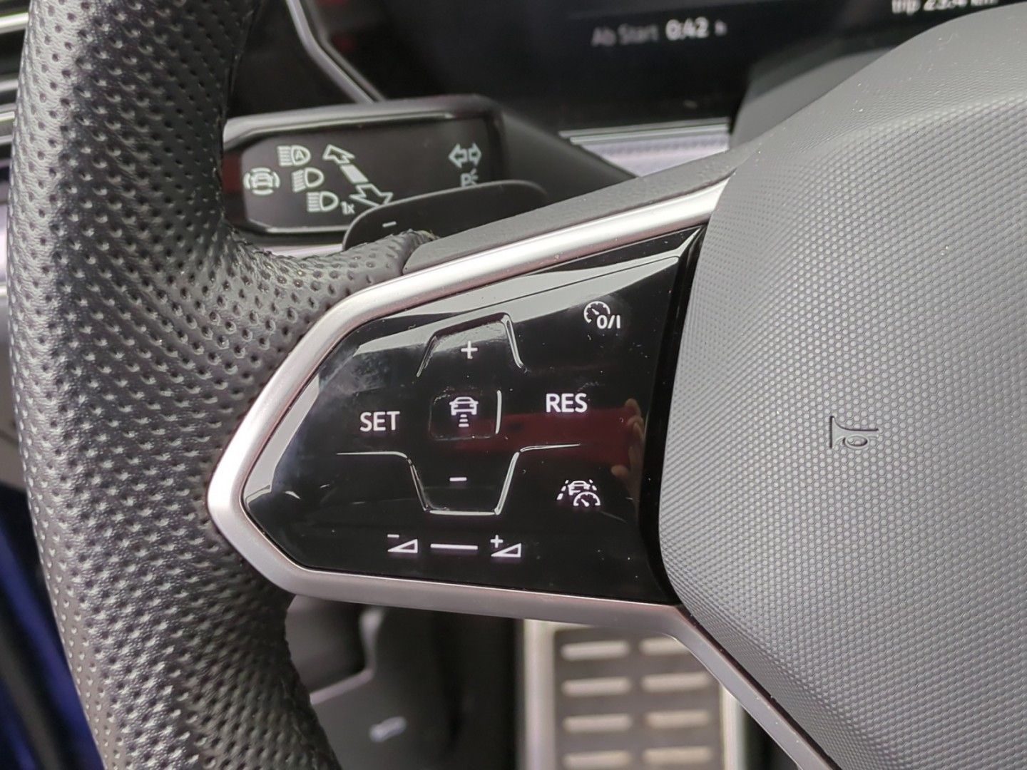 Volkswagen Touareg R-LINE 4M - Samsaru's Car Outlet