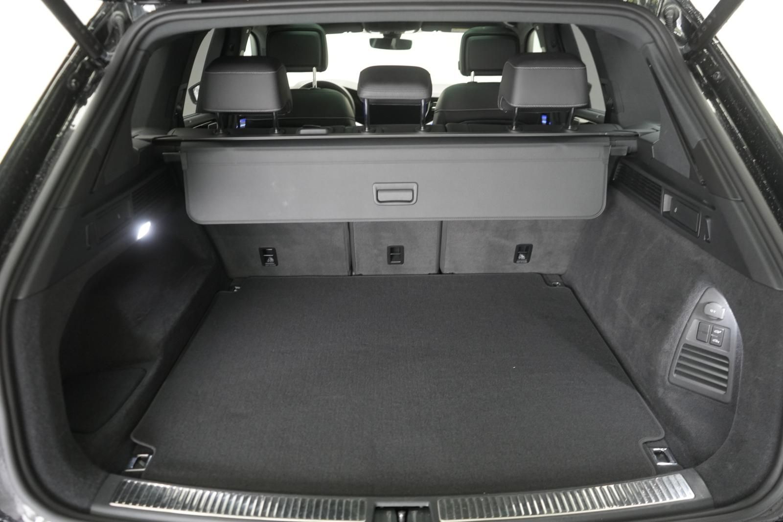 Volkswagen Touareg R-Line 3.0 TSI 22"/Matrix/STHZ/Pano/Luft
