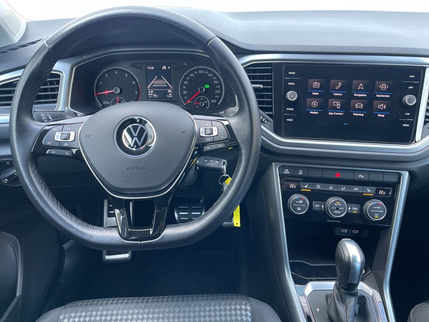 Volkswagen T-Roc 1.5 TSI DSG R-Line - Samsaru's Car Outlet