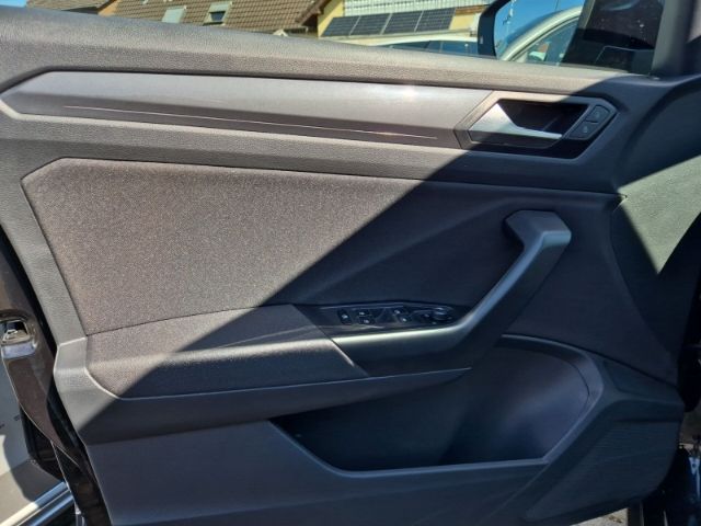 Volkswagen T-Roc Sport - Samsaru's Car Outlet