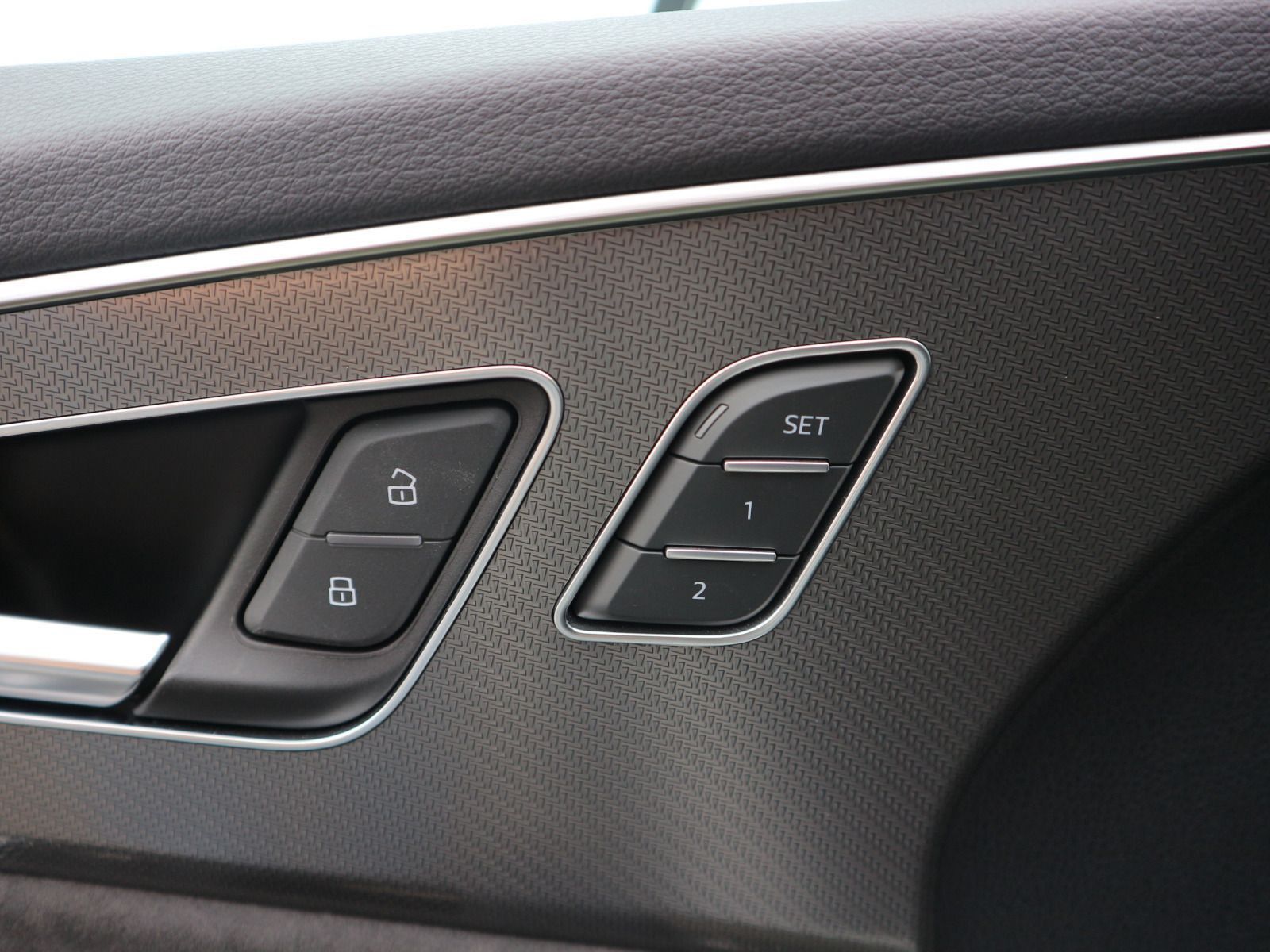 Audi RS Q8 quattro PANO+KERAMIK+AHK+HEADUP+ACC+MATRIX