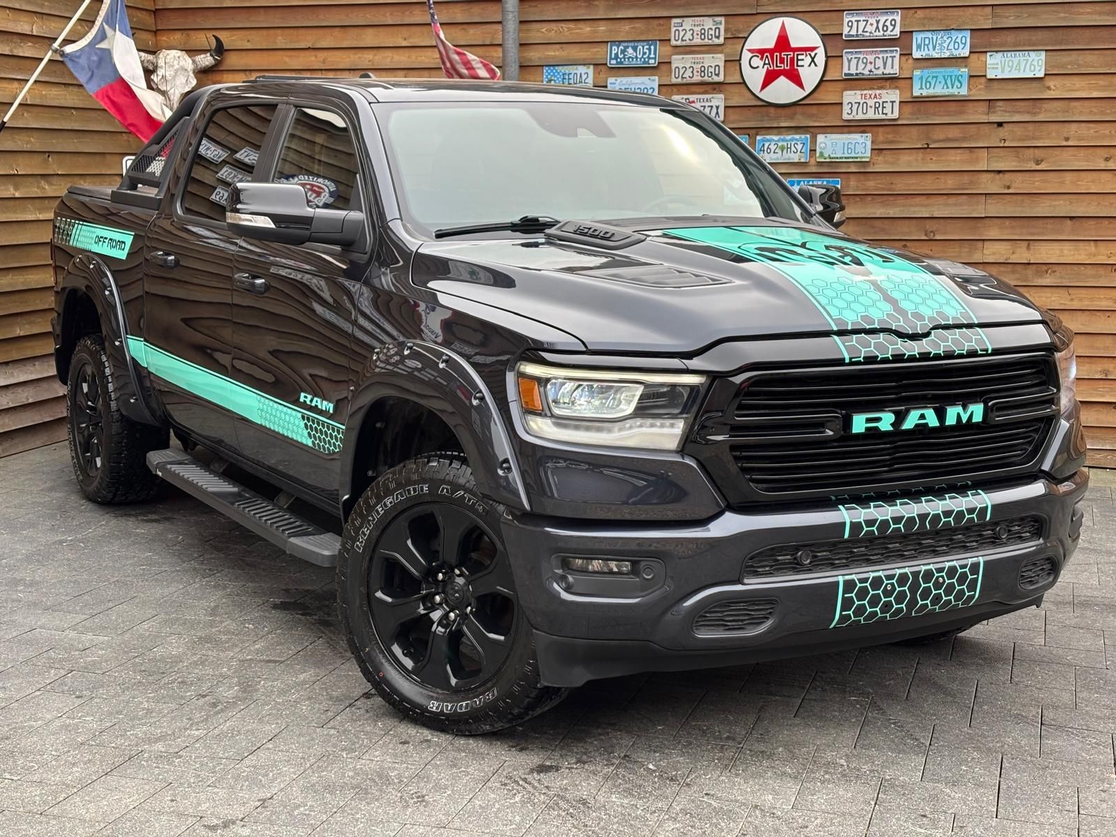 Dodge RAM 1500 Laramie 5.7L PANO 4x4 AHK