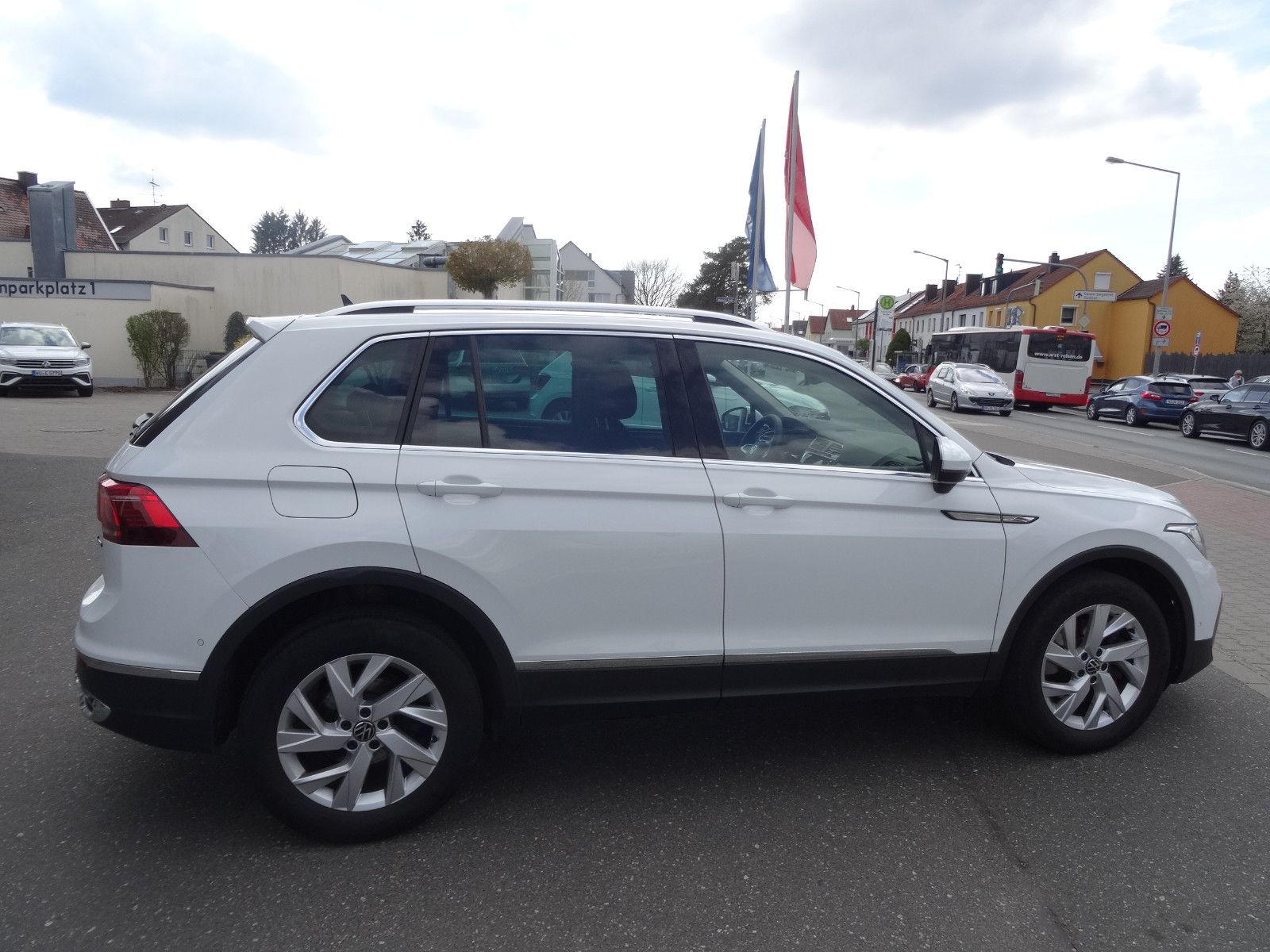 Volkswagen Tiguan 2.0 TDI SCR DSG 4MOTION Elegance - Samsaru's Car Outlet