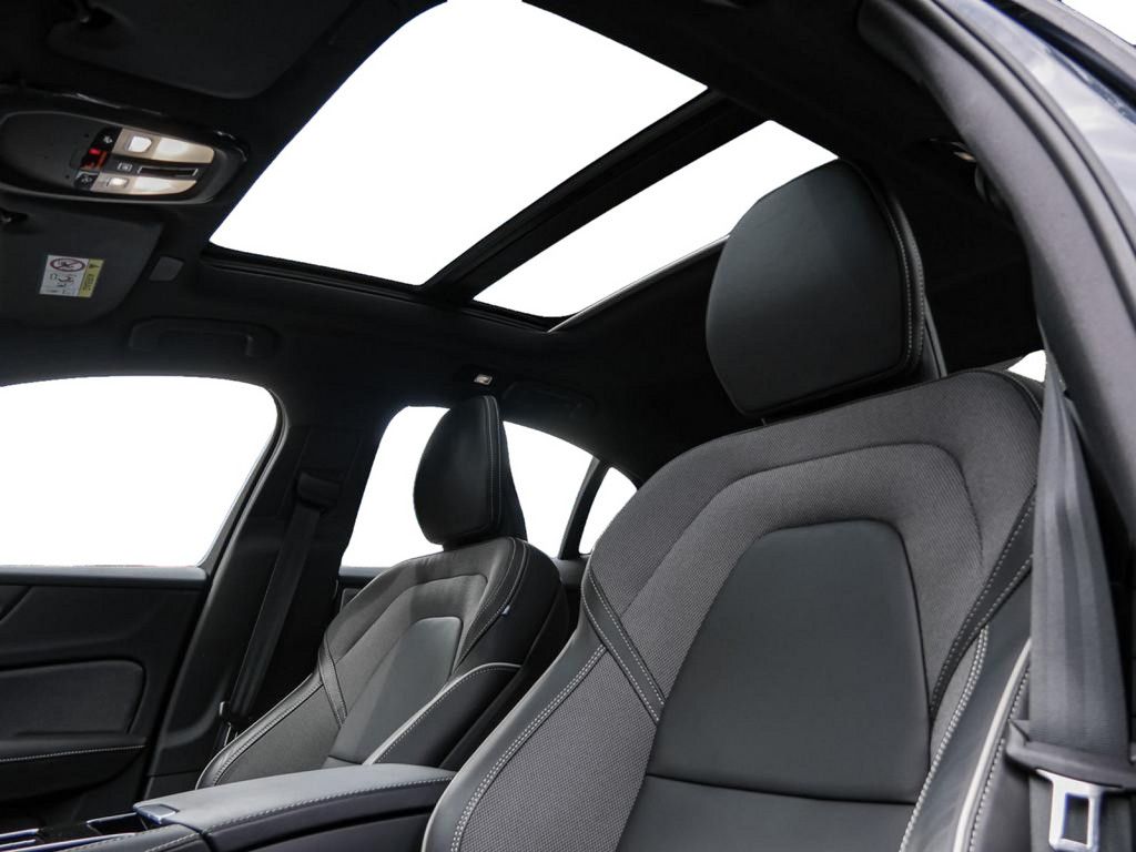 Volvo S60 T8 Ultimate Dark Recharge Plug-In Hybrid AWD