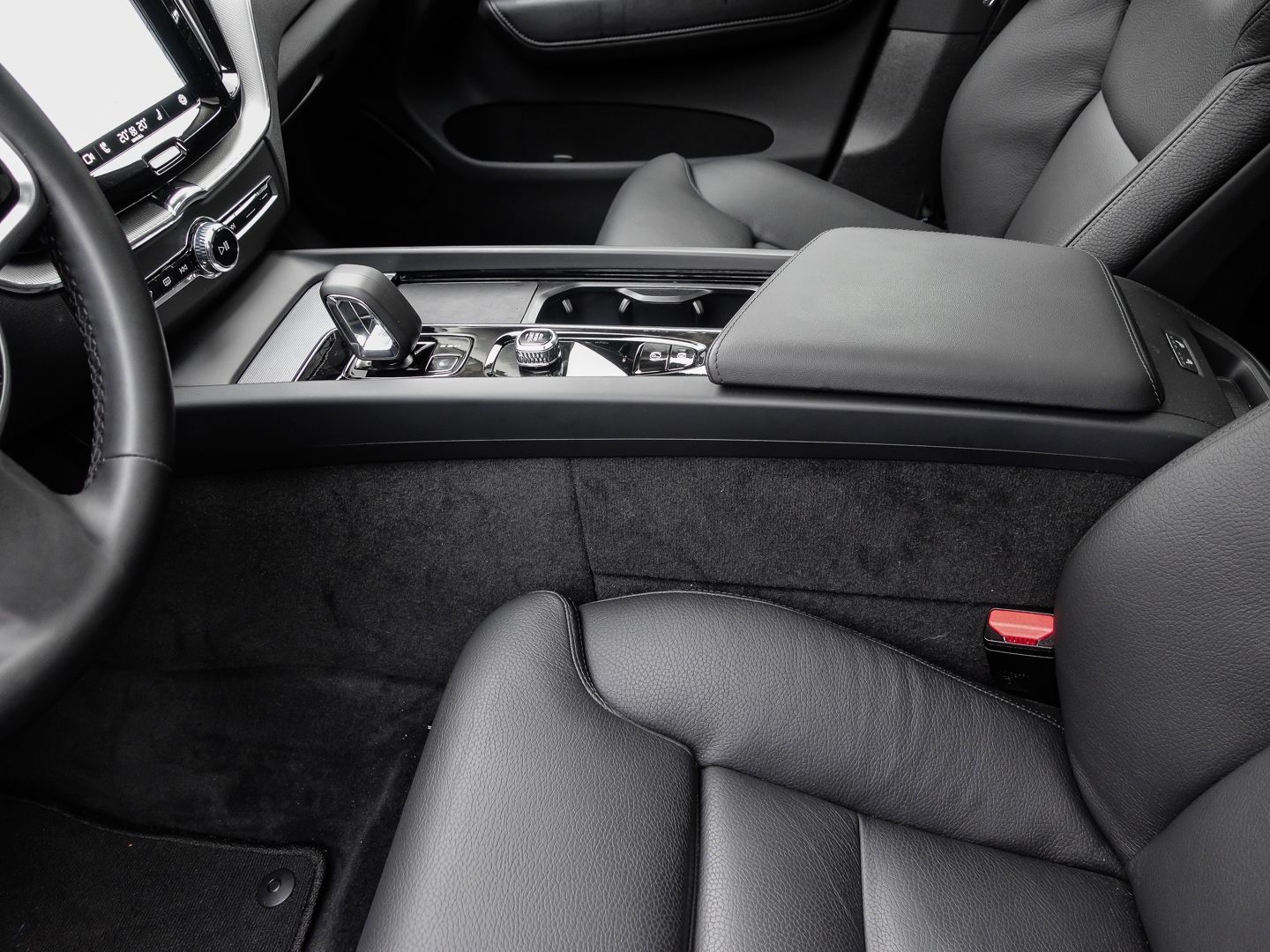 Volvo XC60 Plus Dark Recharge Plug-In Hybrid AWD T6 Tw