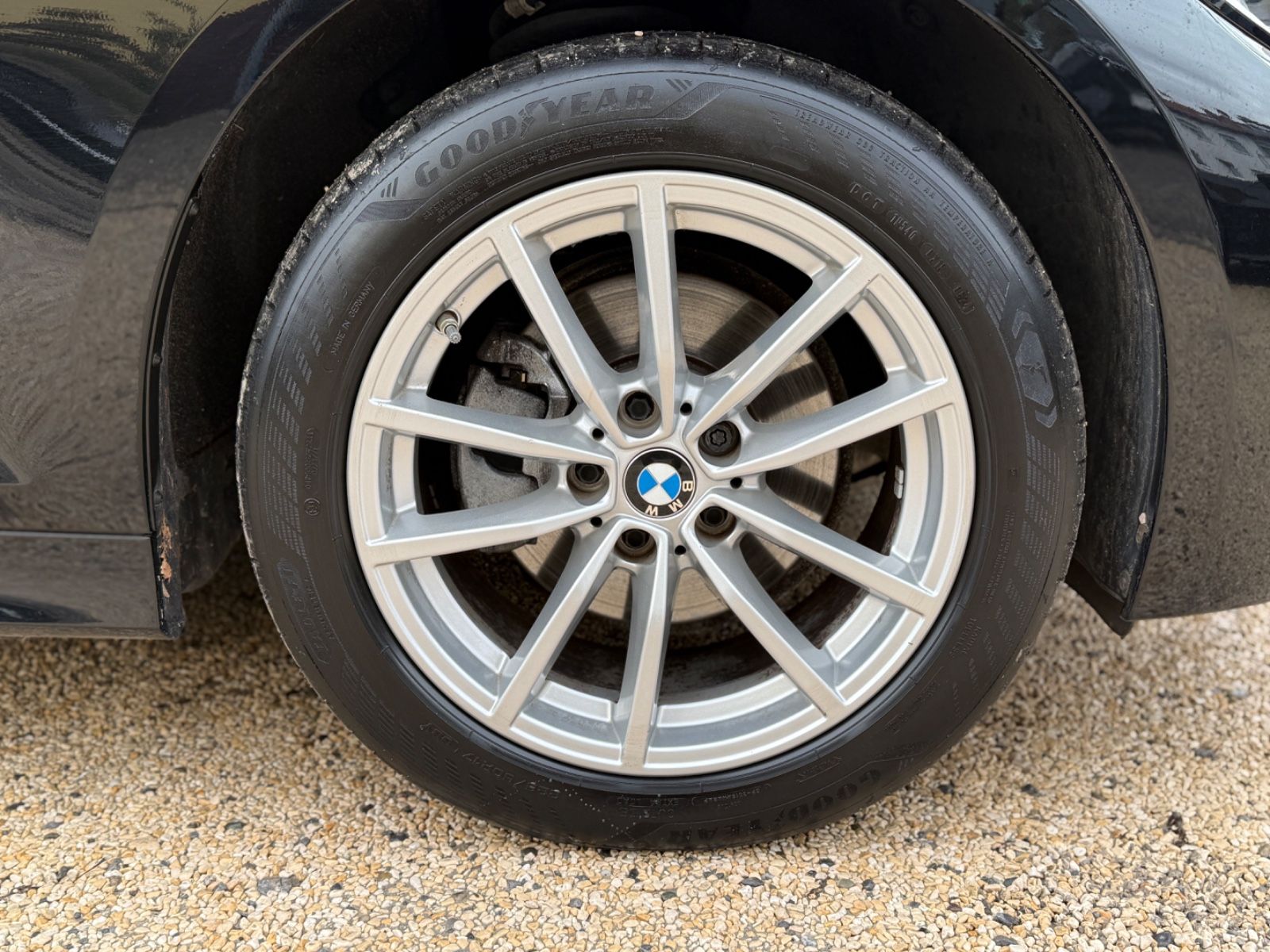 BMW 320d xDrive Lim Aut Leder LED Navi