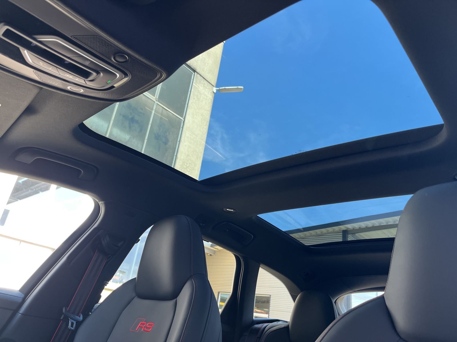 Audi RS6 Avant VOLL Pano+Sthz+AHK+Keramik