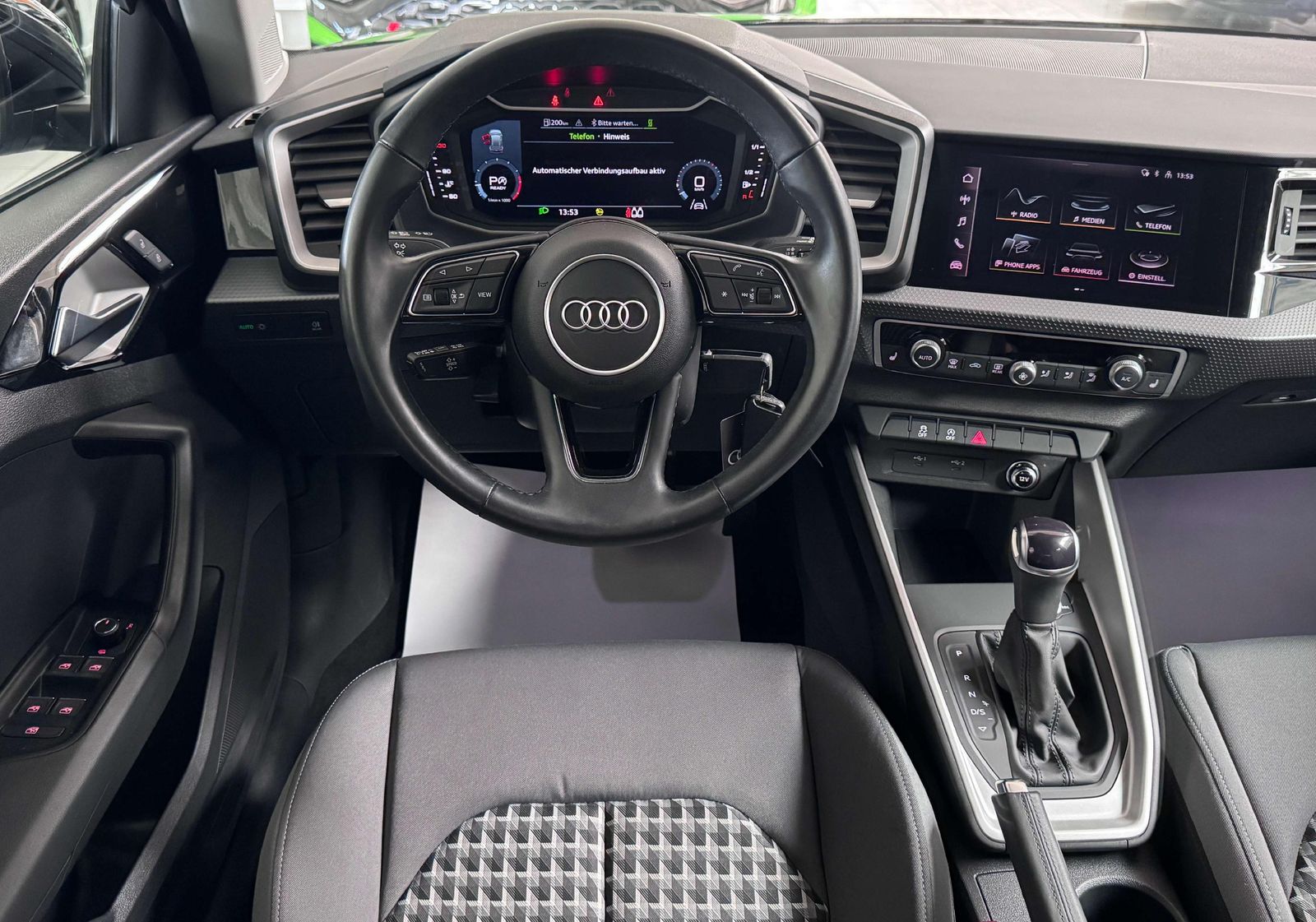 Audi A1 35 TFSI advanced - Samsaru's Car Outlet
