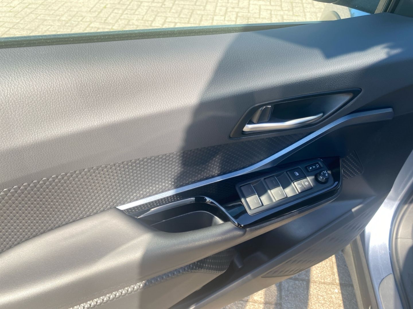 Toyota C-HR 2.0 Hybrid - Samsaru's Car Outlet