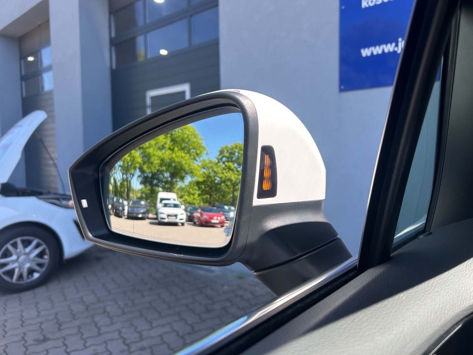 Volkswagen Touareg R-Line 4M - Samsaru's Car Outlet