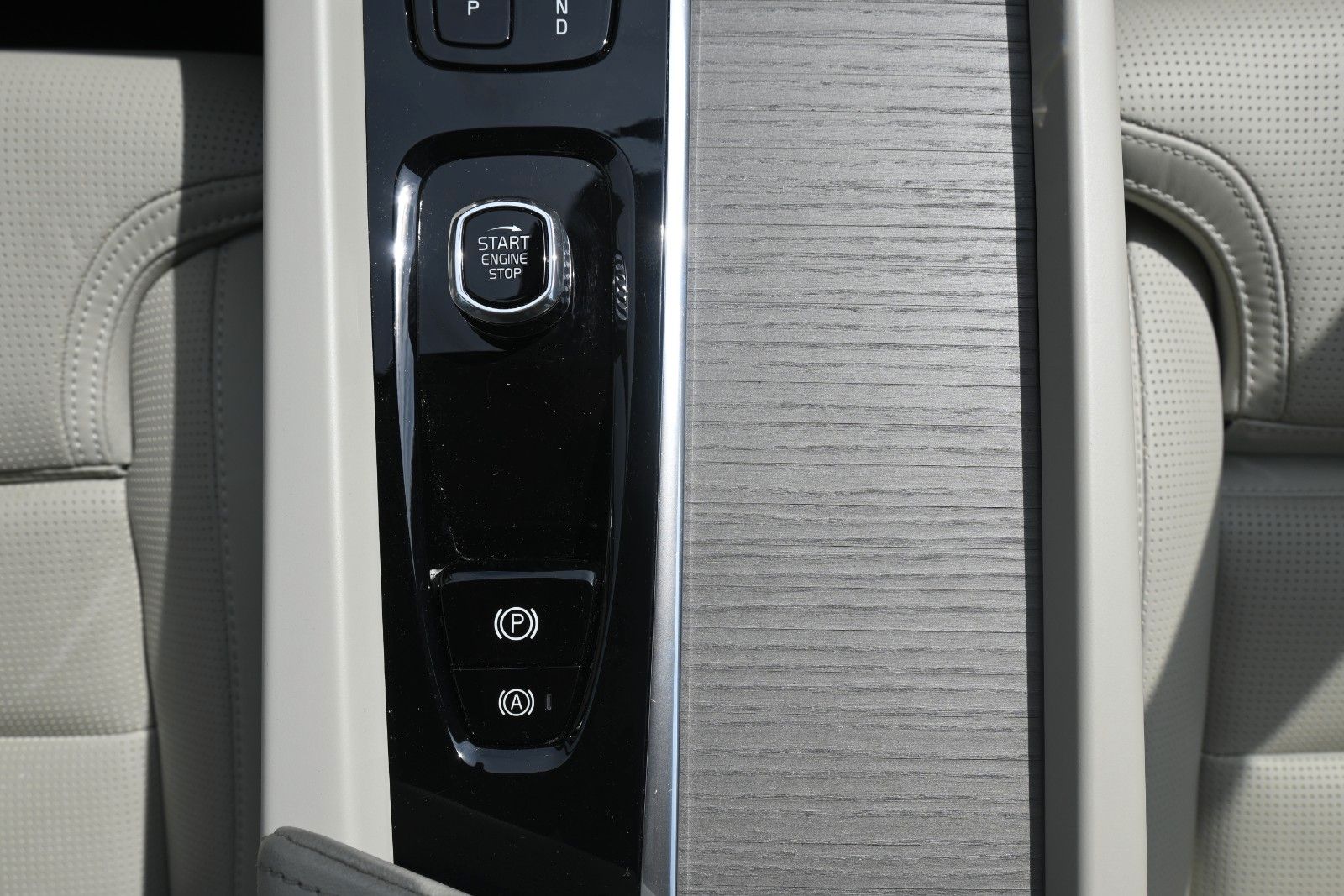 Volvo XC60 B5D AWD Ultimate Dark*LED*PANO*STHZ*H&K*360